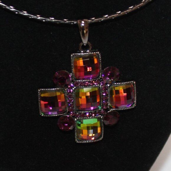 NWOT Aurora Borealis Chocker Necklace - Picture 3 of 7
